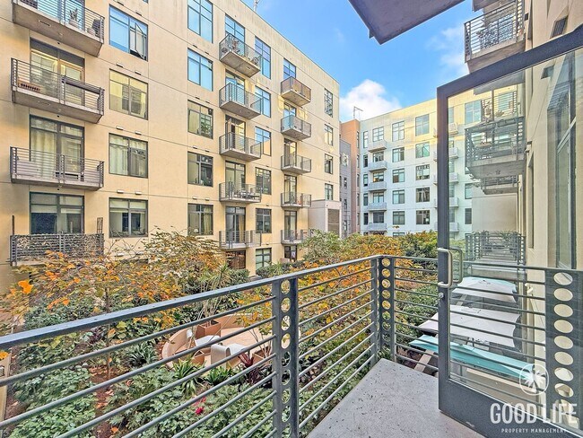 Building Photo - SD: Modern 1BR/2BA Condo with 2 Parking Spaces in Downtown San Diego!