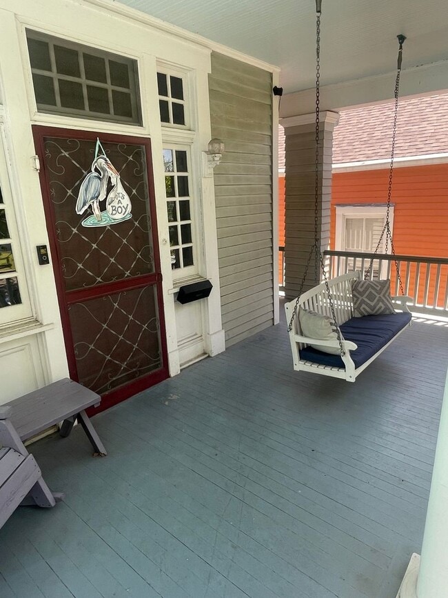 Building Photo - Gorgeous 3BD/2BA Single Family Home in Mid...