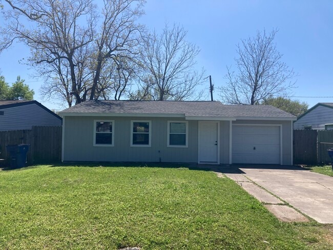 Building Photo - 2627 32nd Ave N