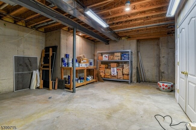 Building Photo - 5 Hidden Valley Way