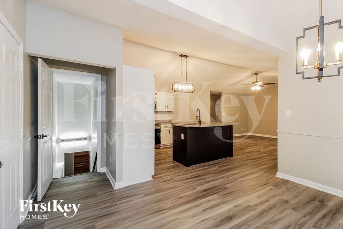 Building Photo - 2111 Priya St