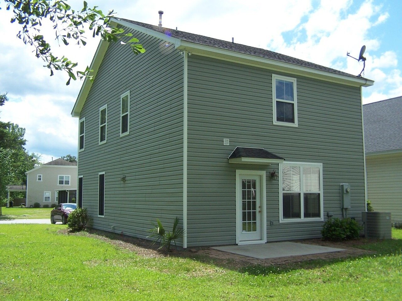 Building Photo - 190 Recess Dr