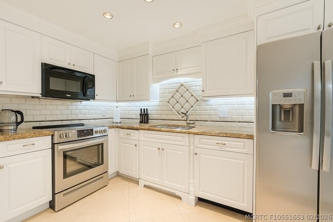 Building Photo - 3460 S Ocean Blvd