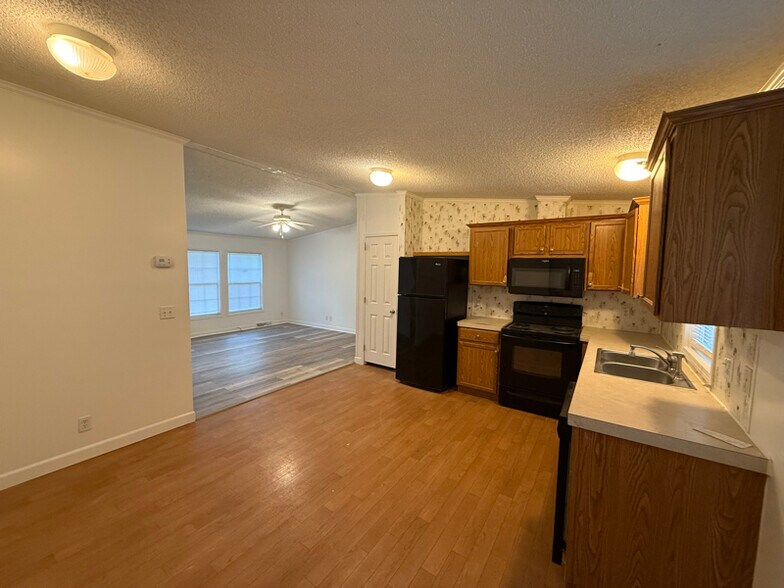 Building Photo - 407 N Ireland St