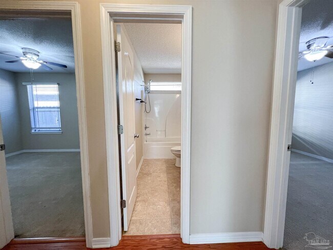 Building Photo - 702 Mozingo Ln