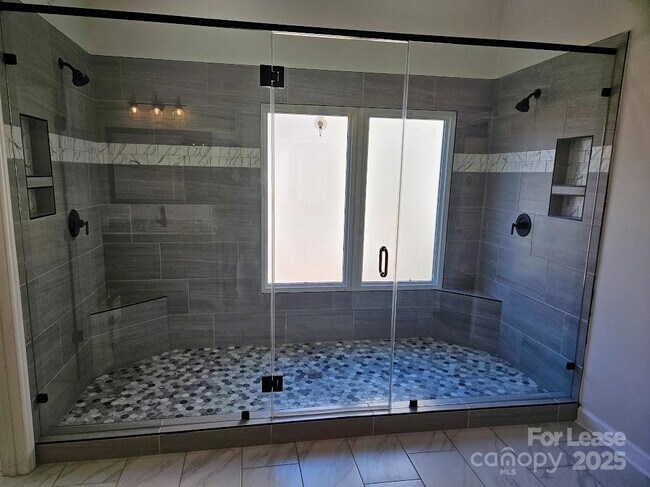 Building Photo - 6000 Mallard Grove Rd