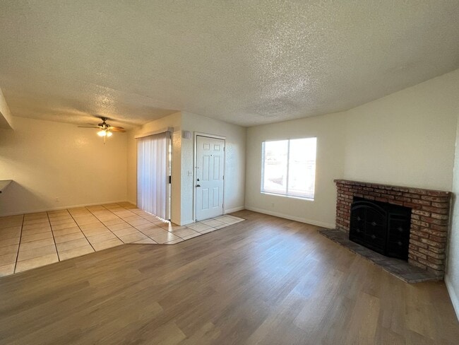 Building Photo - Sierra Oeste