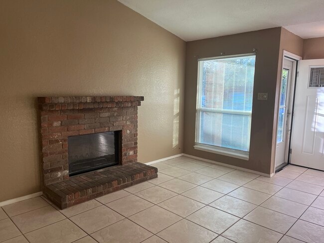 Building Photo - 312 Spring Branch Ln