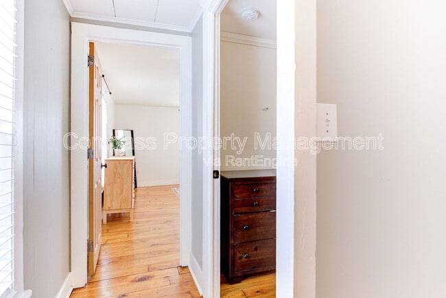 Building Photo - 328 Visser Pl SE