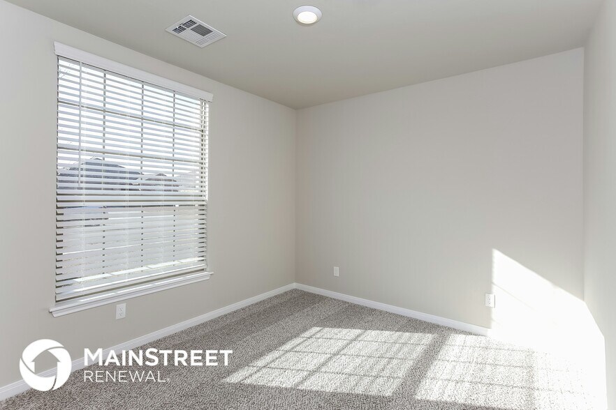 Building Photo - 1005 NW 5th St