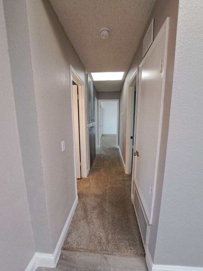 Building Photo - Updated, Spacious Home with Charm!