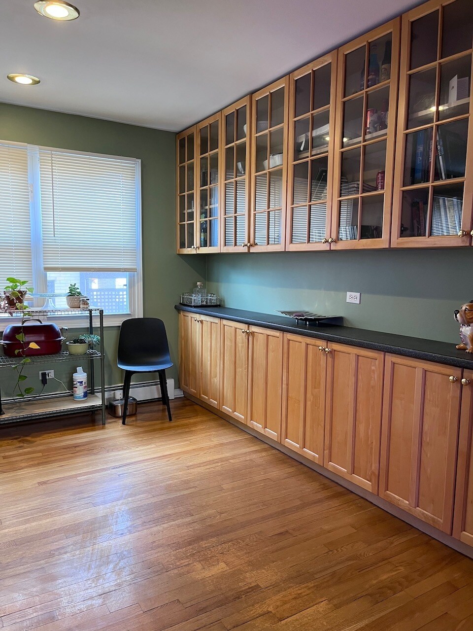 Building Photo - 1531 W Sherwin Ave