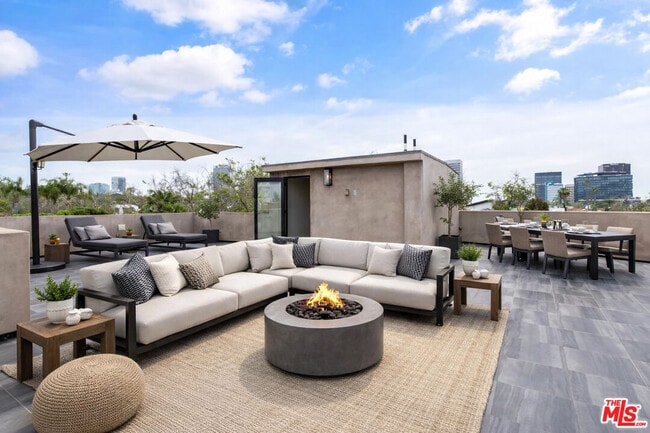 Building Photo - 6361 Drexel Ave