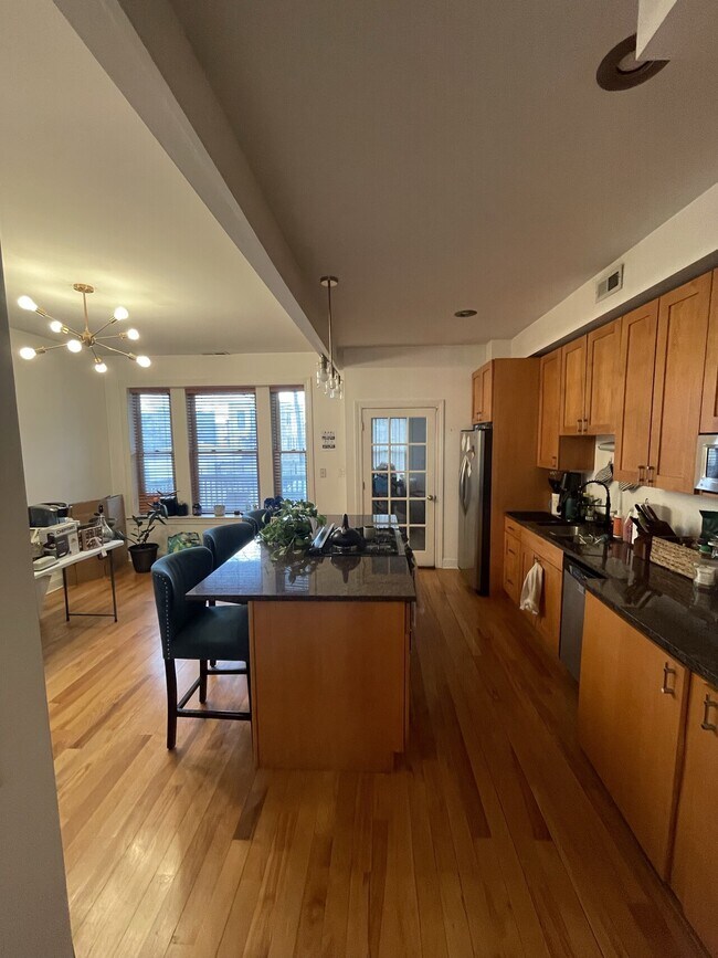 Building Photo - Champlain