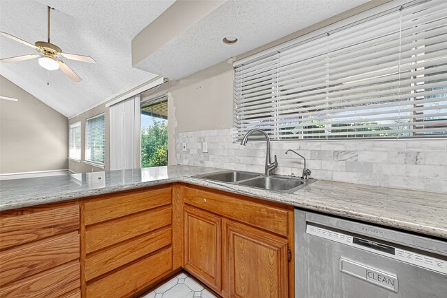 Building Photo - 1535 Beaconshire