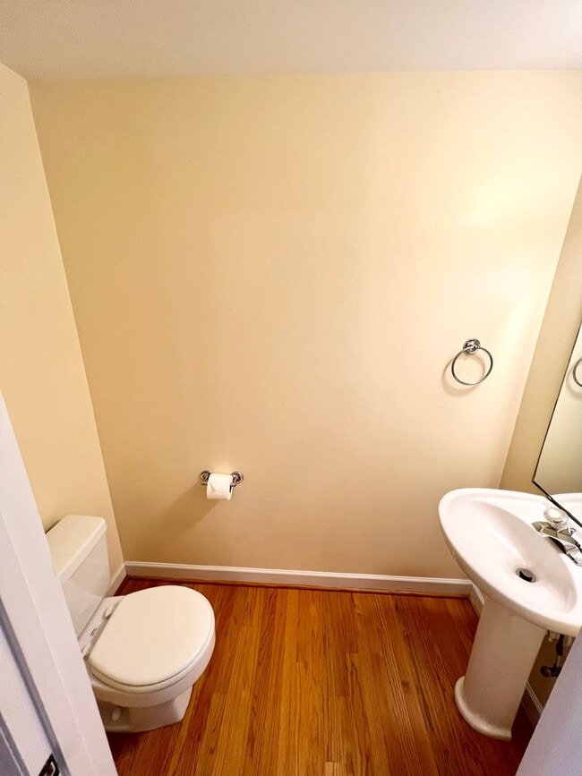 Building Photo - 2 Bedroom Townhome
