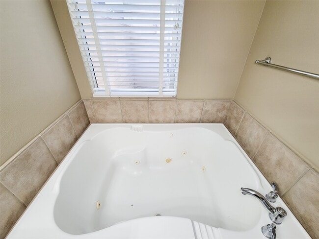 Building Photo - 14322 Darmera Ct