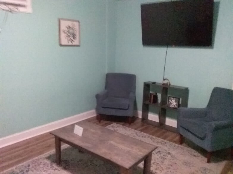 Primary Photo - 561 Mendel Ave