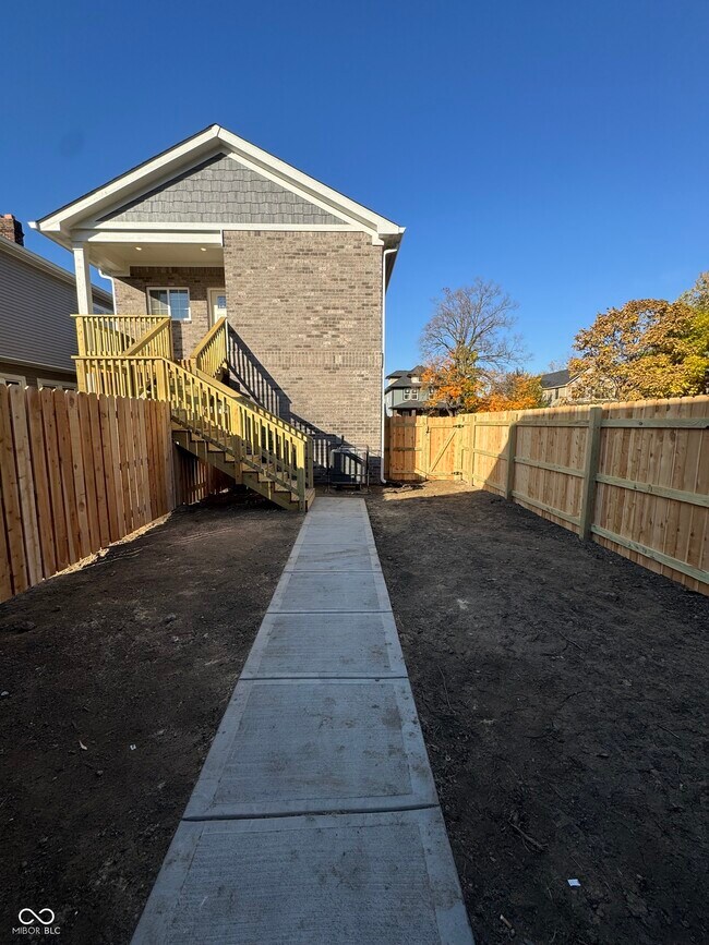 Building Photo - 227 N Hamilton Ave