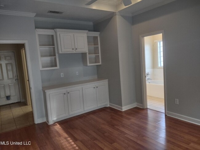 Building Photo - 902 Glen Cove