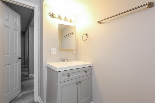 Building Photo - 614 S Depot St