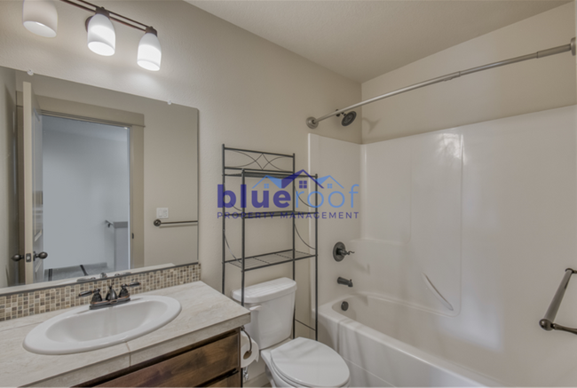 Building Photo - 7761 NE Mary Beth Ln