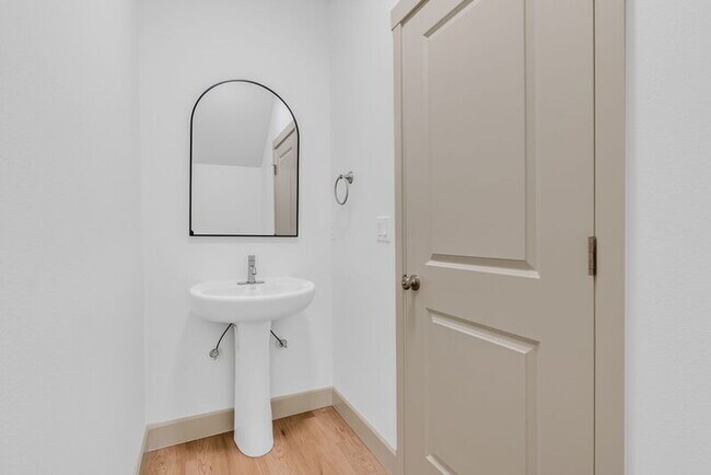 Building Photo - 2115 NW 17th Pl