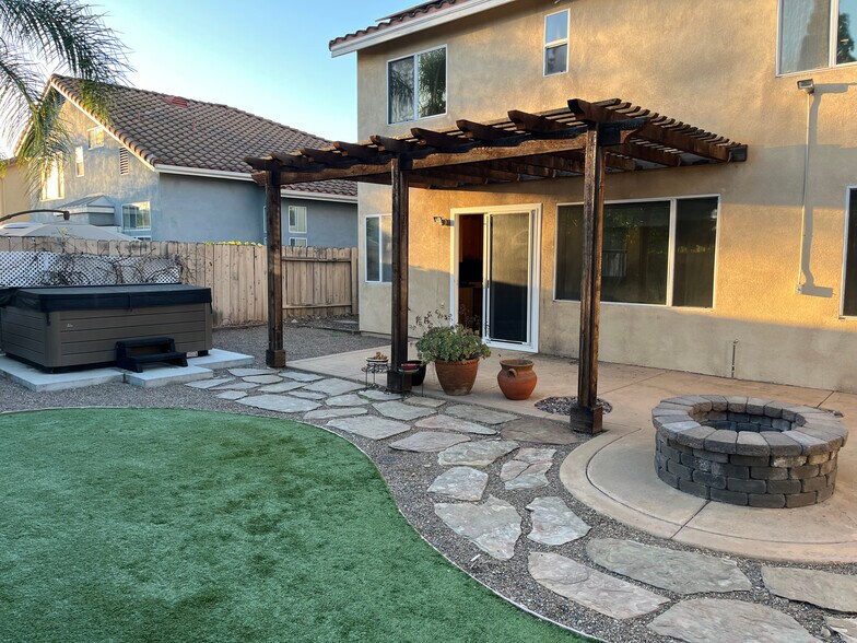 Building Photo - 1239 Calle Fantasia