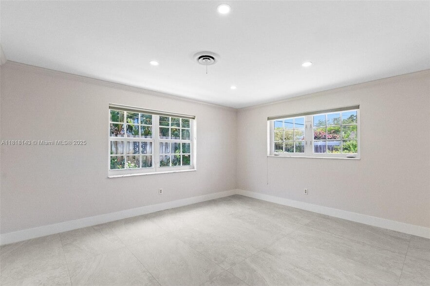 Building Photo - 2070 NE 54th Ct