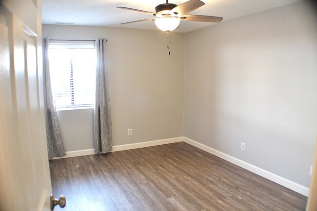 Building Photo - Large 2 bedroom, 2 bath condo for rent! - ...