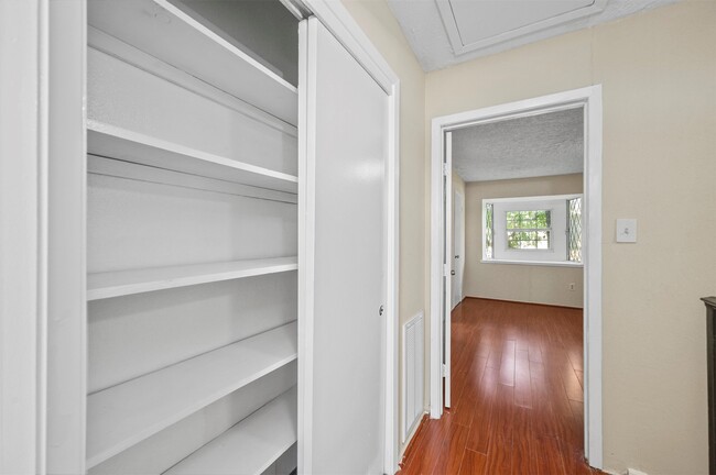 Building Photo - 7236 Crownwest St