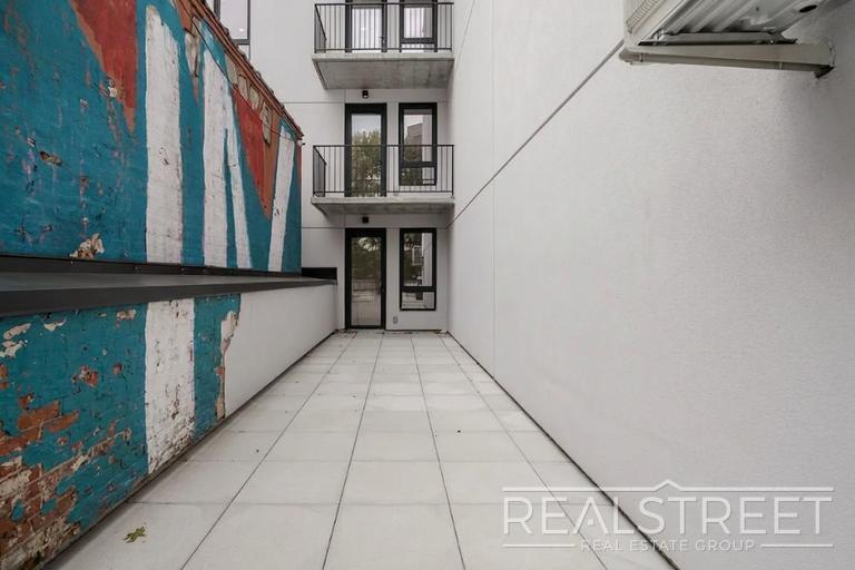 Building Photo - Meeker Avenue