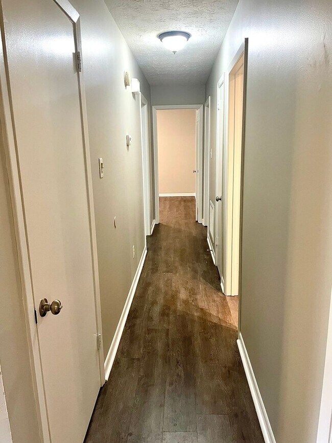 Building Photo - Gorgeous 3 bedroom 2.5 bath home in Farrag...