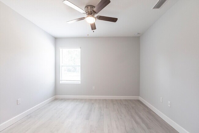 Building Photo - BRAND NEW Construction, 3 bed / 2 bath Ren...