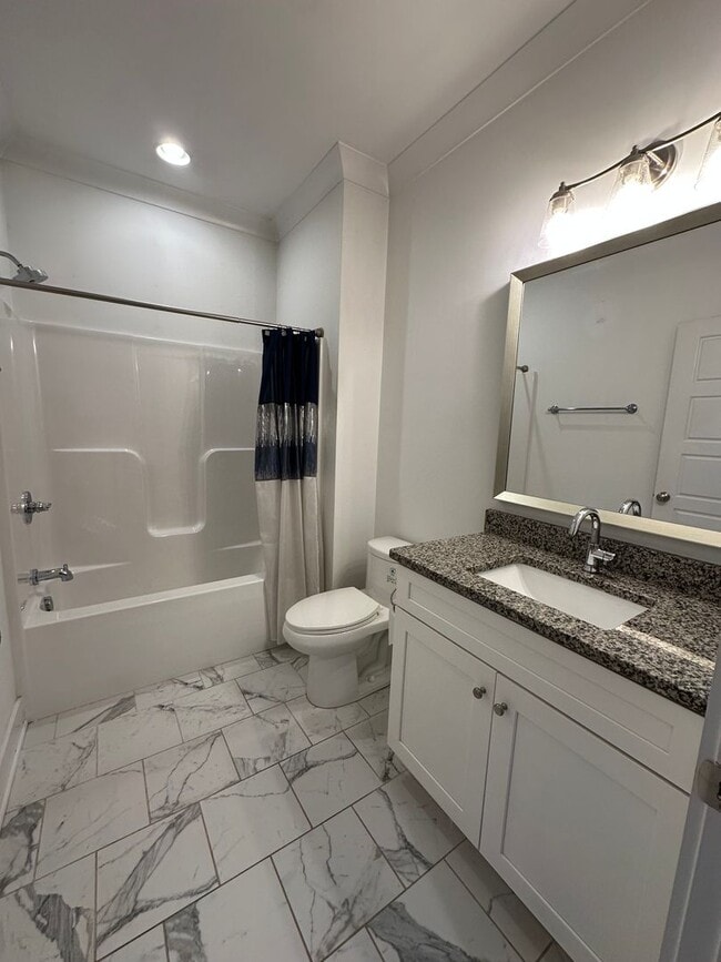 Building Photo - 3 Bedroom / 2 Bath  Johnson City TN