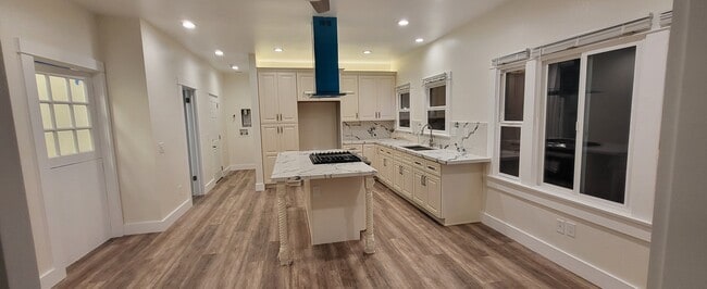 Building Photo - 740 Lime Ave