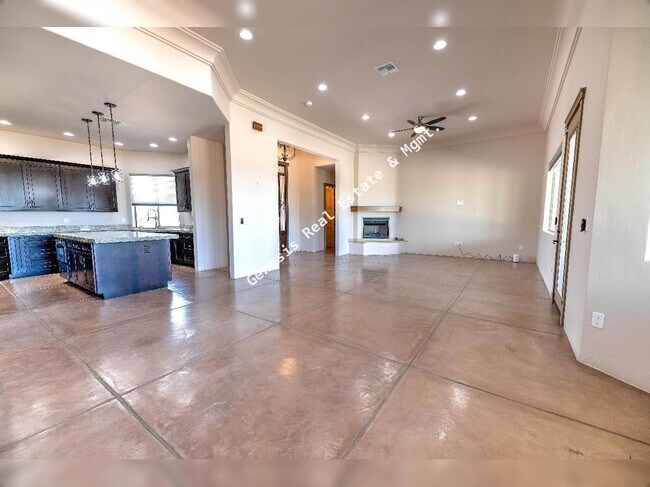 Building Photo - "Spacious Tucson Retreat with Granite Eleg...