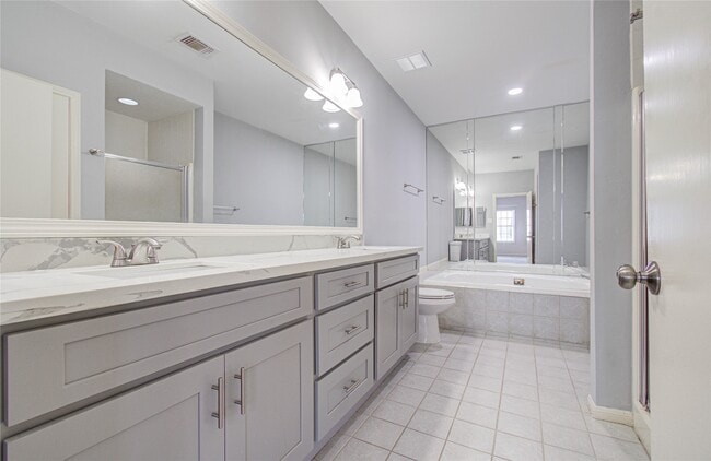 Building Photo - 3088 Holly Hall St