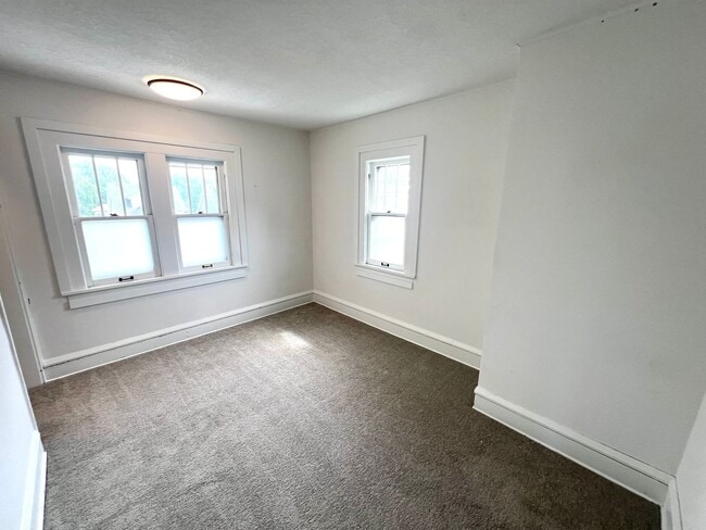Building Photo - 3 Bedroom, 1 Bathroom Single-Family Home!