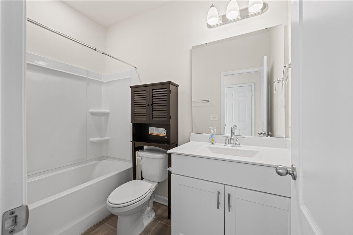 Building Photo - 149 Wilbur Lake Dr