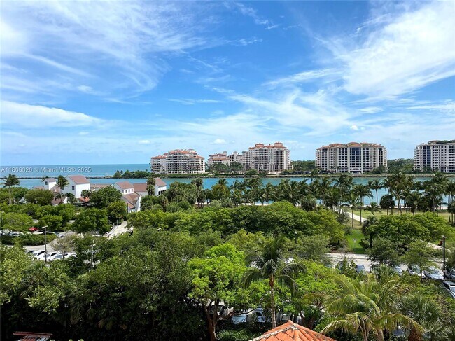 Building Photo - 400 South Pointe Dr