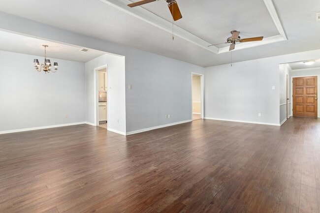 Building Photo - 6760 Gladys Ave