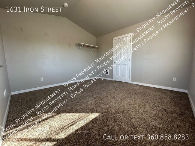 Building Photo - 1631 Iron St