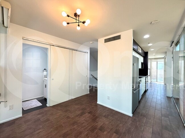 Building Photo - 7047 E Earll Dr