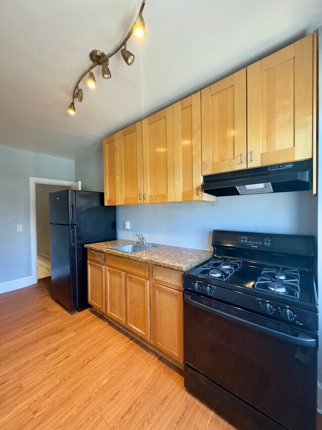 Building Photo - Charming 3 Bedroom/2 Bathroom Townhome in Ednor Gardens-Lakeside, MD!