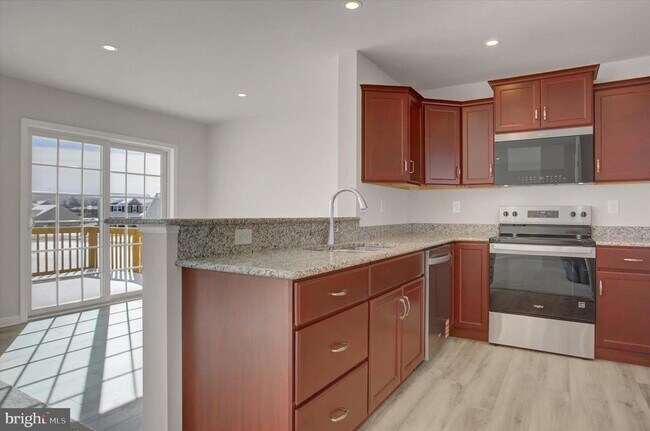 Building Photo - 601 Exeter Ln