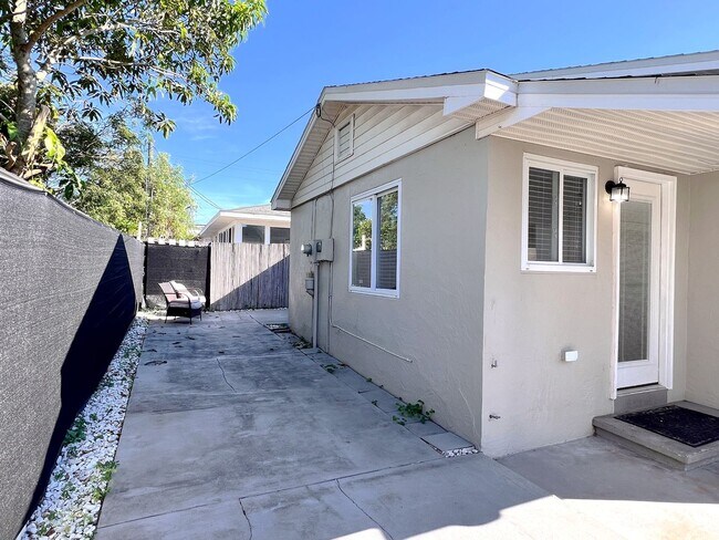 Building Photo - Two-Bedroom Home with Flex Room off Lake D...