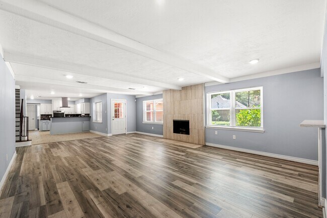 Building Photo - 1103 Manatee Ln