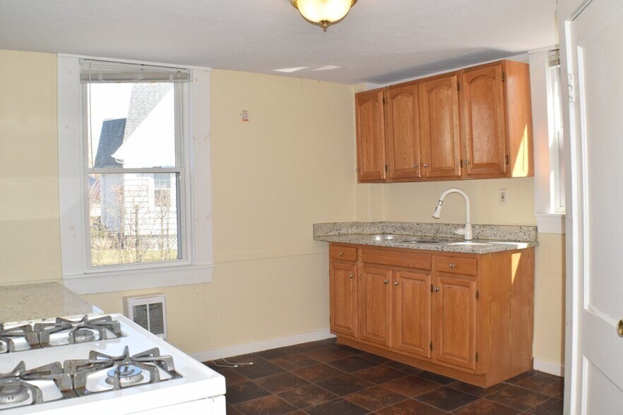 Building Photo - 55 Mendon St