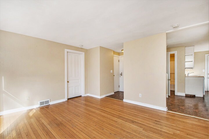 Building Photo - 144 College Ave NE